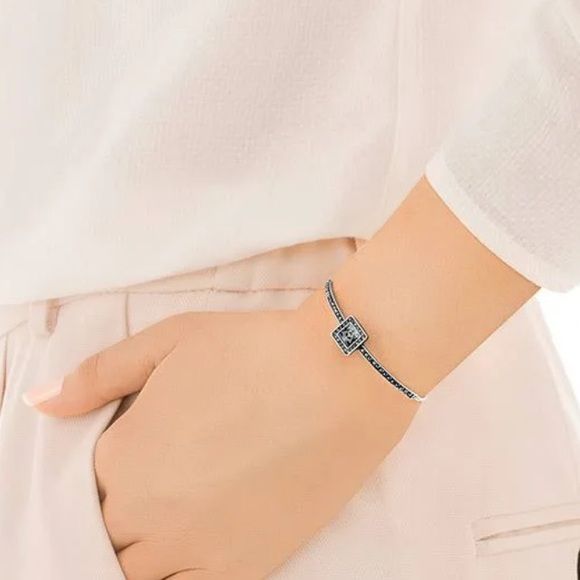 SWAROVSKI Black Gently Square Bracelet