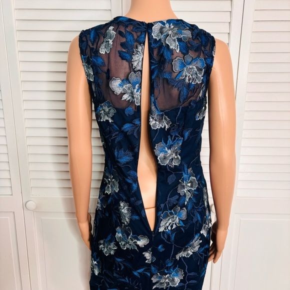 *NEW* WHITE HOUSE BLACK MARKET Embroidered Blue Floral Sheath Dress Size 4