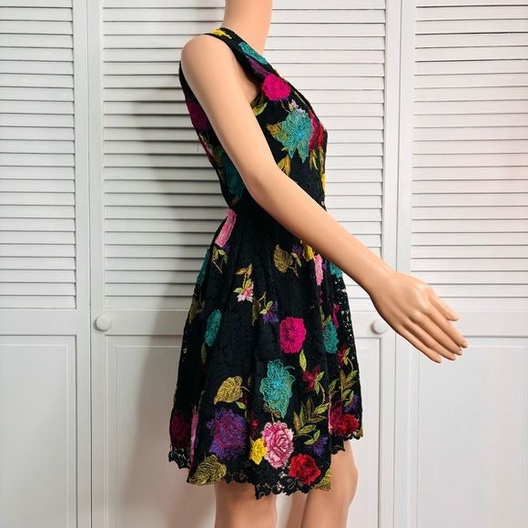 ALICE + OLIVIA Becca Floral-Appliquéd Embroidered Corded Lace Dress