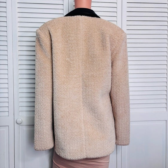 *New* WEWOREWHAT Faux Fur Blazer in Ivory & Black Size Medium