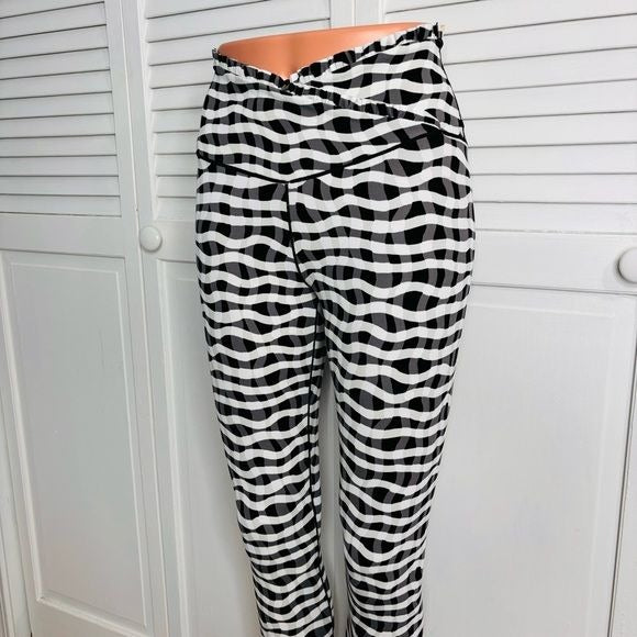 *NEW* OFFLINE Real Me Xtra High Waisted Crossover Ruffle Legging Size Medium