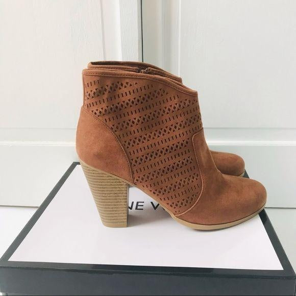 NINE WEST Tan Block Heel Ankle Boots Size 9