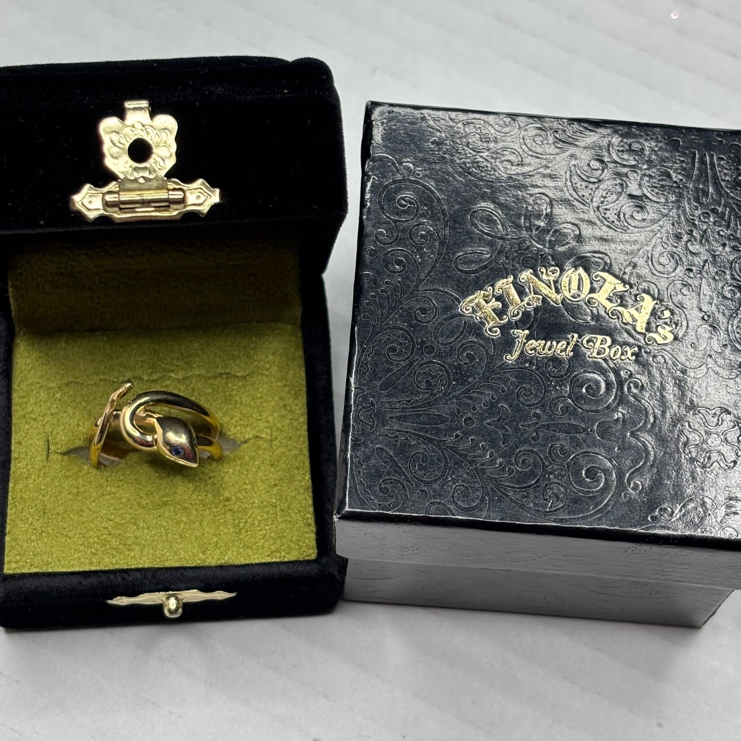 FINOLA’S JEWEL BOX 14K Gold Snake Ring with Sapphire Eyes Size 7