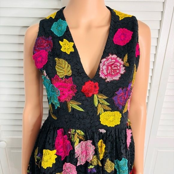 ALICE + OLIVIA Becca Floral-Appliquéd Embroidered Corded Lace Dress