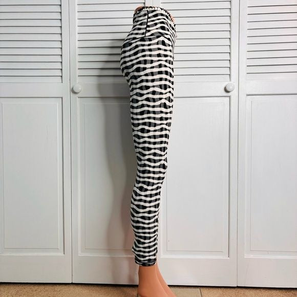 *NEW* OFFLINE Real Me Xtra High Waisted Crossover Ruffle Legging Size Medium