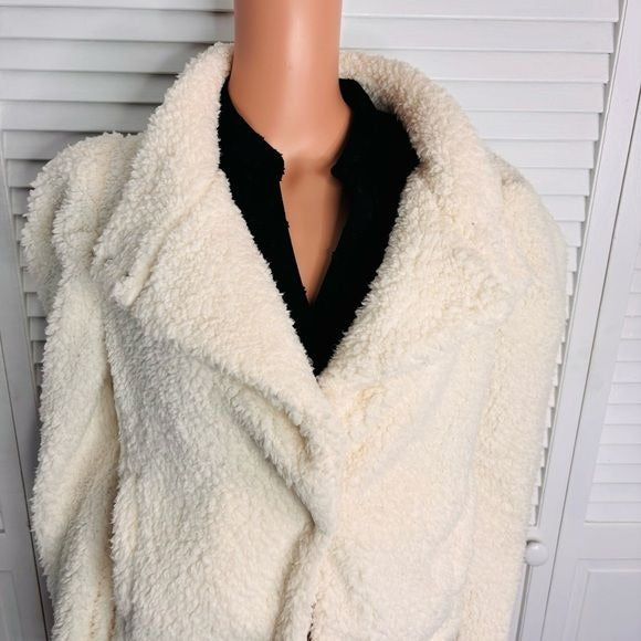 ELLISON Ivory Puff Sleeve Teddy Bear Short Coat Size Large