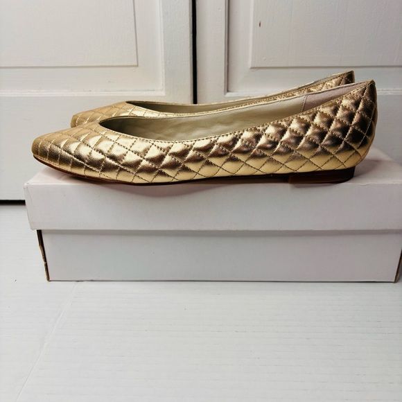 *NEW* STEVE MADDEN The Hot Gold Leather Quilted Pointed Toe Flats Size 9