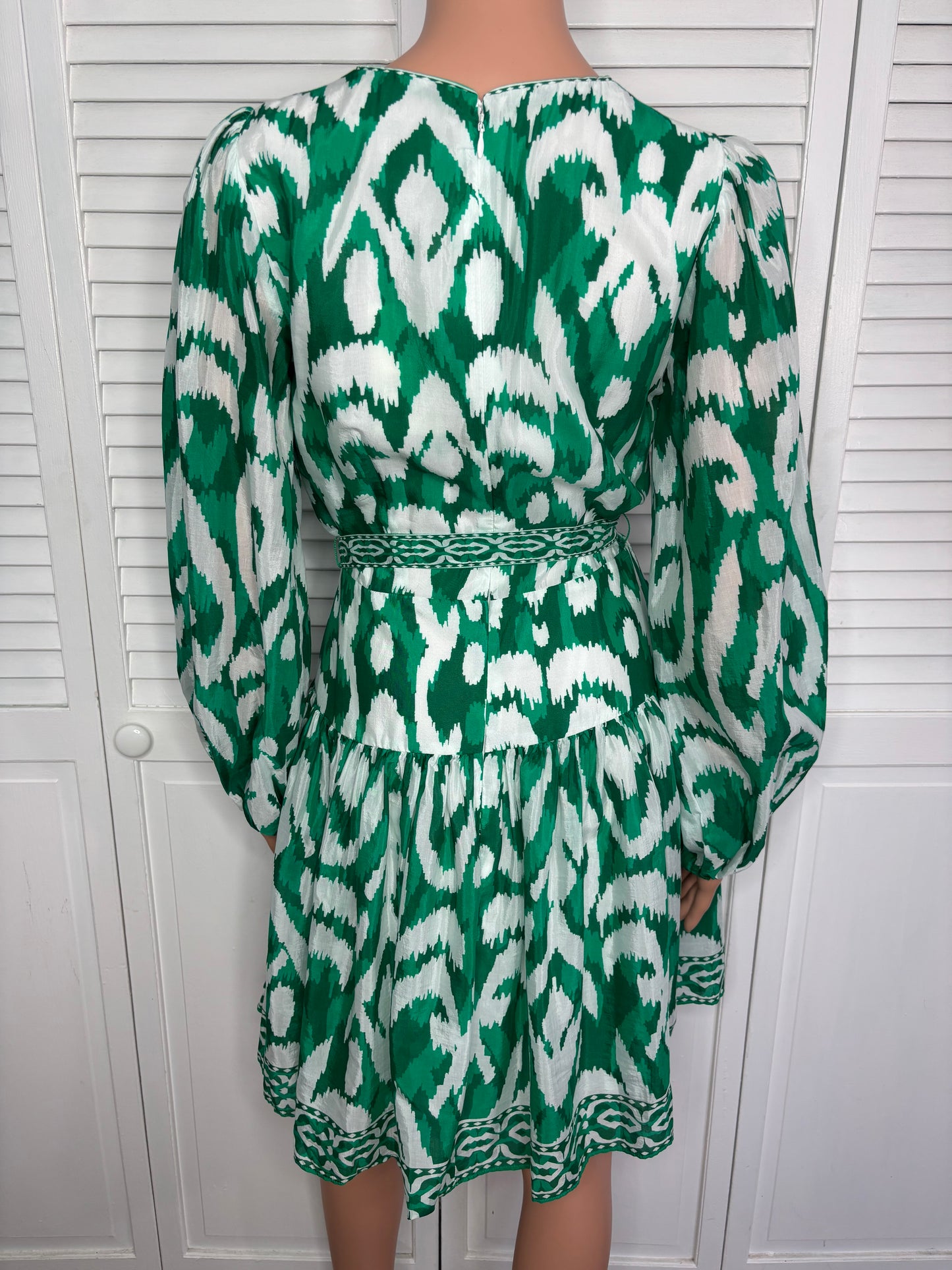 New ALEX MARIE Green White Ikat Print Long Sleeve V-Neck Ruffle Dress Size 4