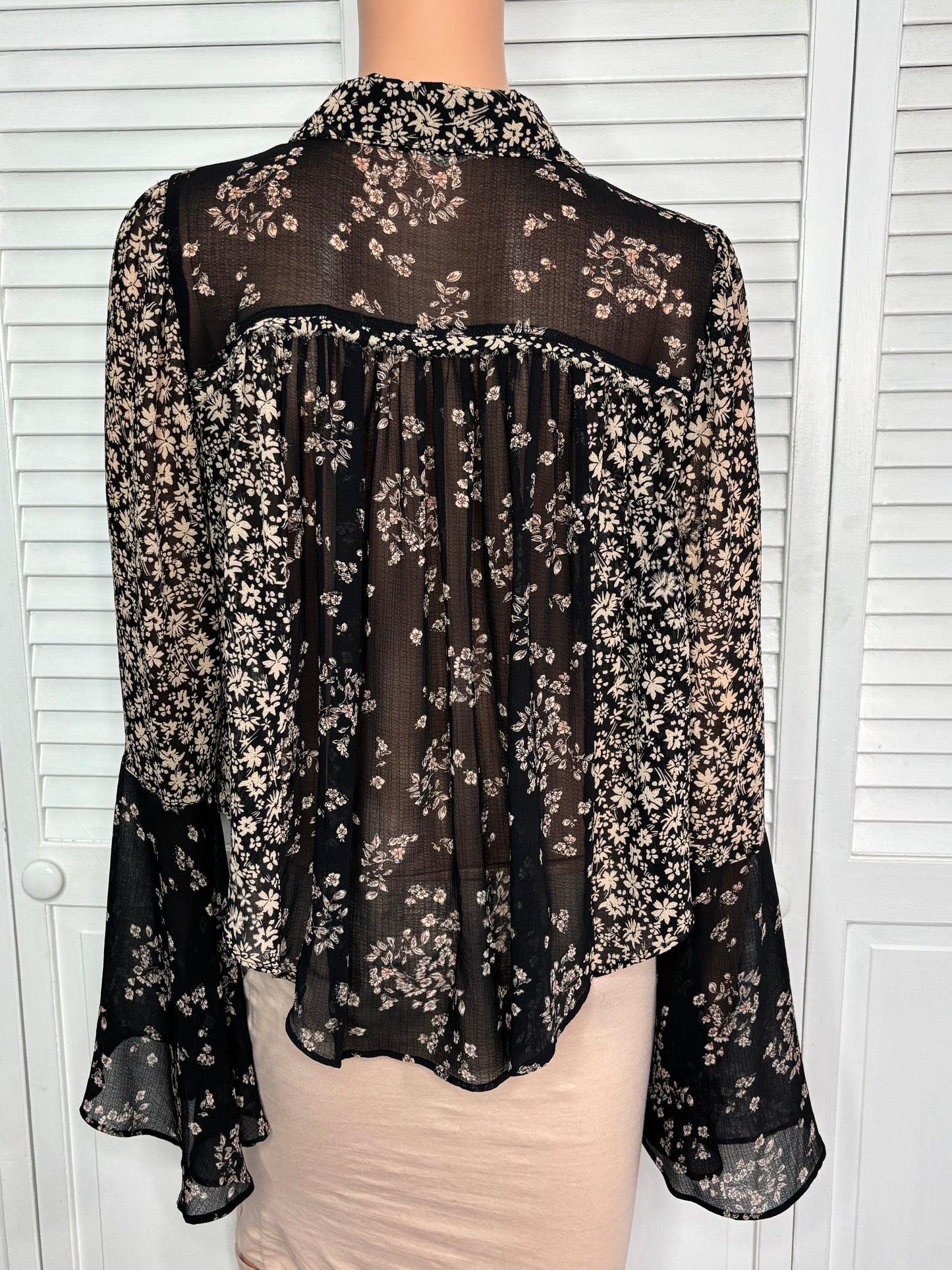 FREE PEOPLE Serena Printed Floral Bell Sleeve Blouse Size Small