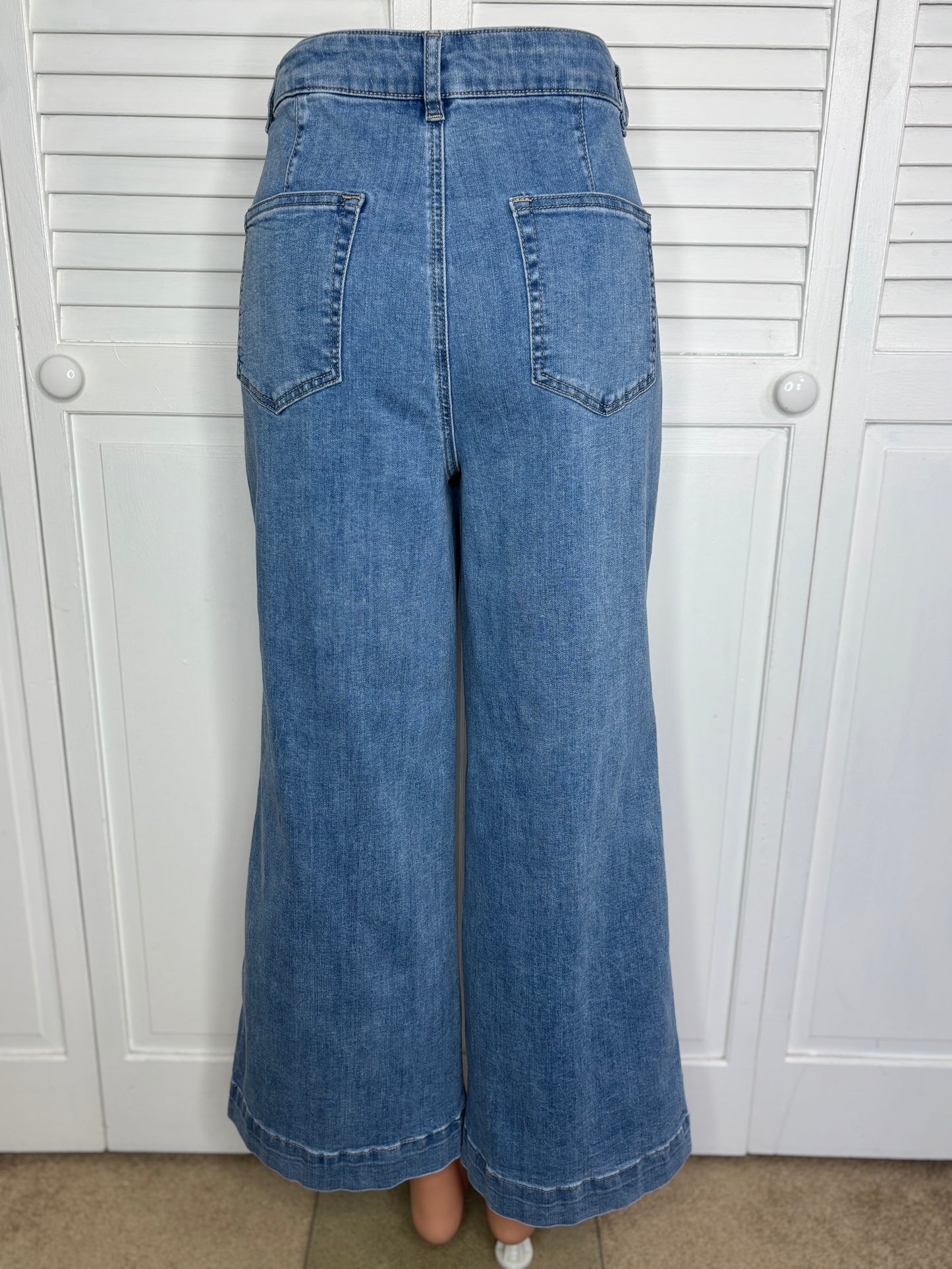 CHARLIE B Light Blue Cropped Patch Pocket Flare Jeans Size 10