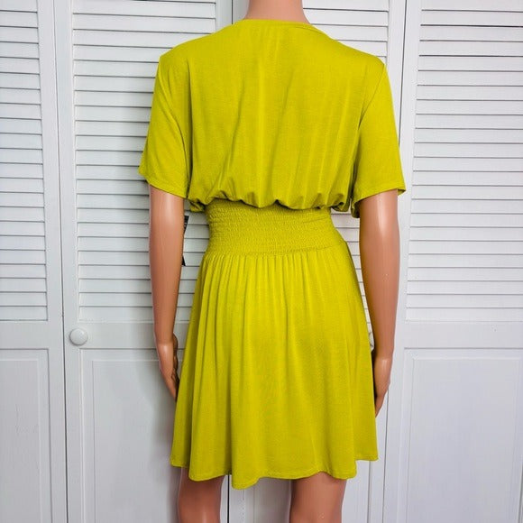 *New* NEW YORK & COMPANY Olive Green Short Sleeve Dress Size Medium
