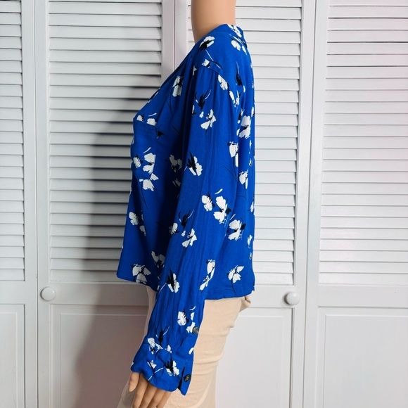 ABERCROMBIE & FITCH Blue Flower Button Down Shirt Size Small