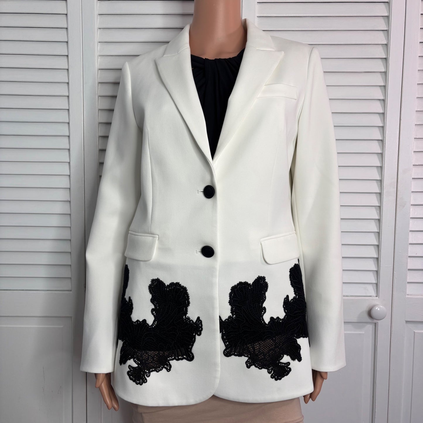 WHITE HOUSE BLACK MARKET Petite Fashion Blazer With Lace in White Size 8