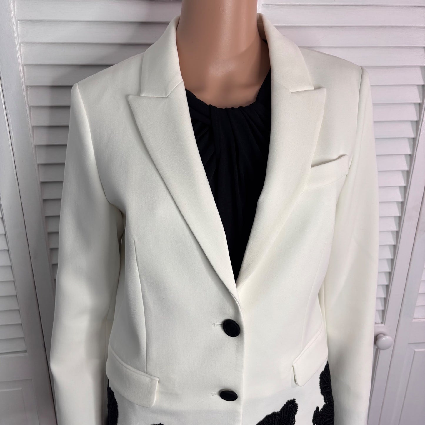 WHITE HOUSE BLACK MARKET Petite Fashion Blazer With Lace in White Size 8