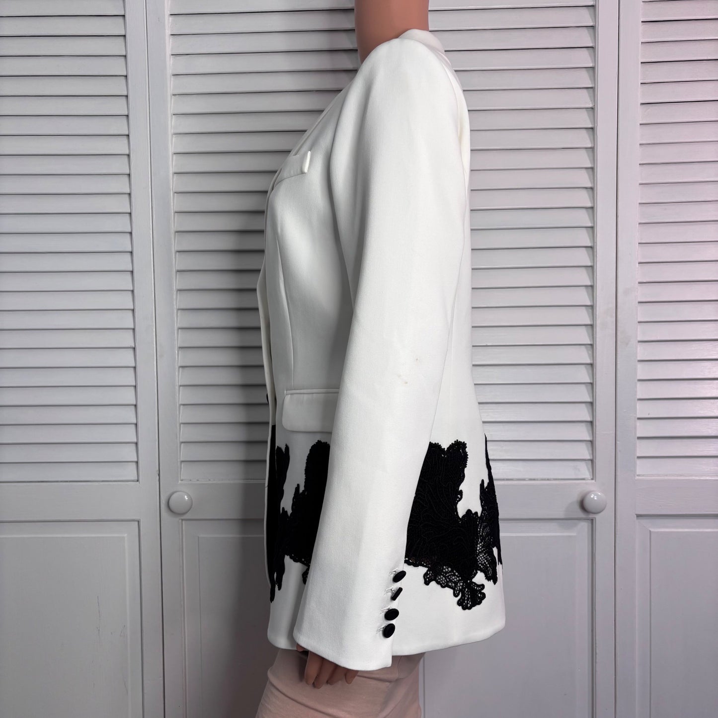 WHITE HOUSE BLACK MARKET Petite Fashion Blazer With Lace in White Size 8