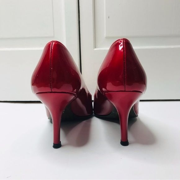 STUART WEITZMAN Candy Apple Red Patent Leather Pointed Toe Pumps 9.5M