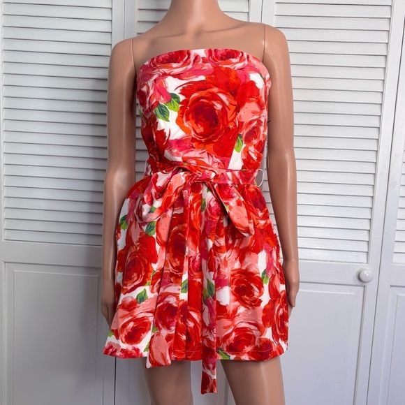 *New* NEW YORK & COMPANY Floral Strapless Romper Size Medium