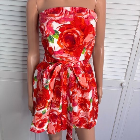 *New* NEW YORK & COMPANY Floral Strapless Romper Size Medium