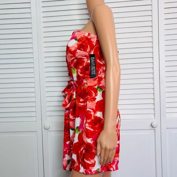 *New* NEW YORK & COMPANY Floral Strapless Romper Size Medium