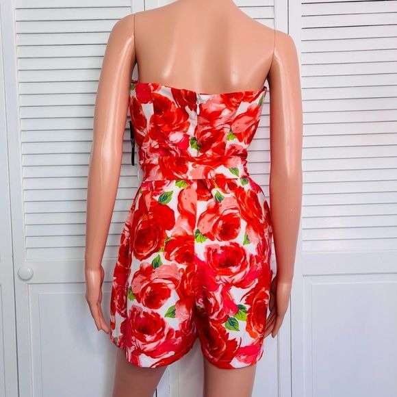 *New* NEW YORK & COMPANY Floral Strapless Romper Size Medium