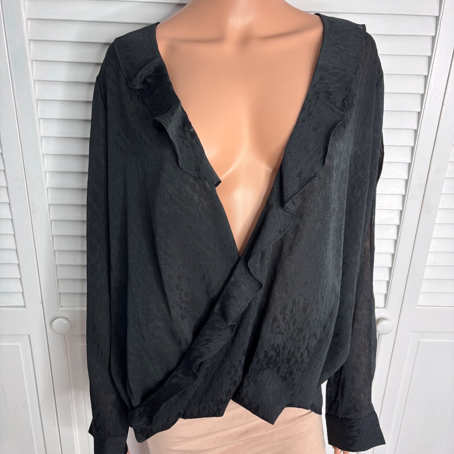 NEW NYDJ Flounce Crossover Floral Blouse in Black Size Large
