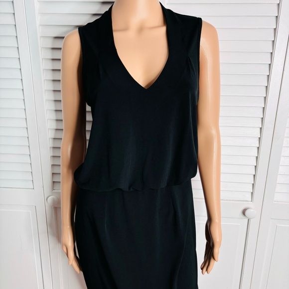 BANANA REPUBLIC Black Sleeveless V-Neck Dress Size 4