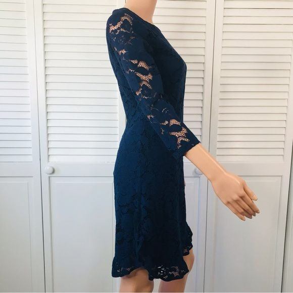 *New* VINCE CAMUTO Navy Ruffled Lace Dress Size 2