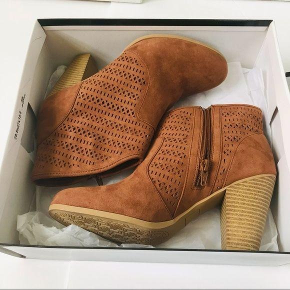 NINE WEST Tan Block Heel Ankle Boots Size 9