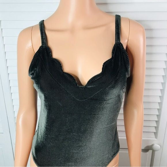 OUT FROM UNDER Green Ribbed Scalloped Velvet Bodysuit Size Medium