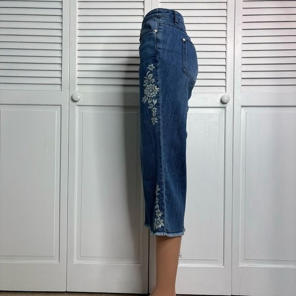 *NEW* CHRISTOPHER & BANKS Flower Embroidered Capri Jeans Size 12