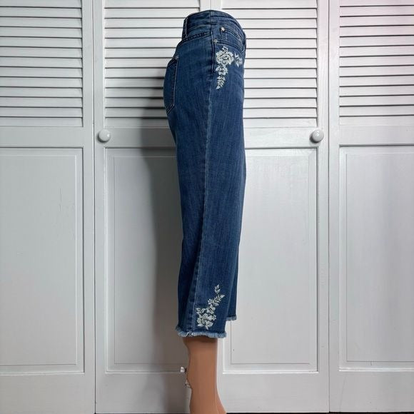 *NEW* CHRISTOPHER & BANKS Flower Embroidered Capri Jeans Size 12