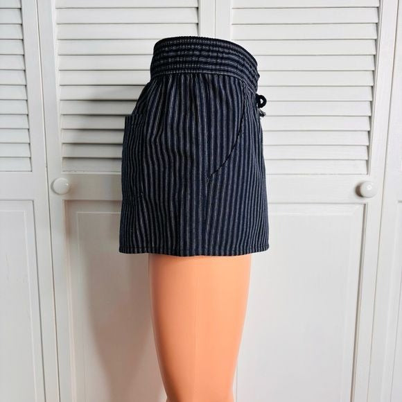 PERFORMANCE APPAREL Striped Shorts Size Large