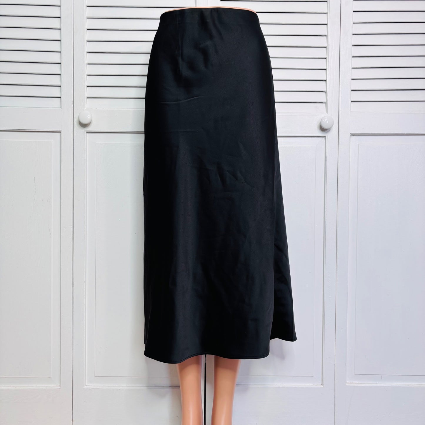 DYNAMITE Satin Midi Skirt in Black Size Large