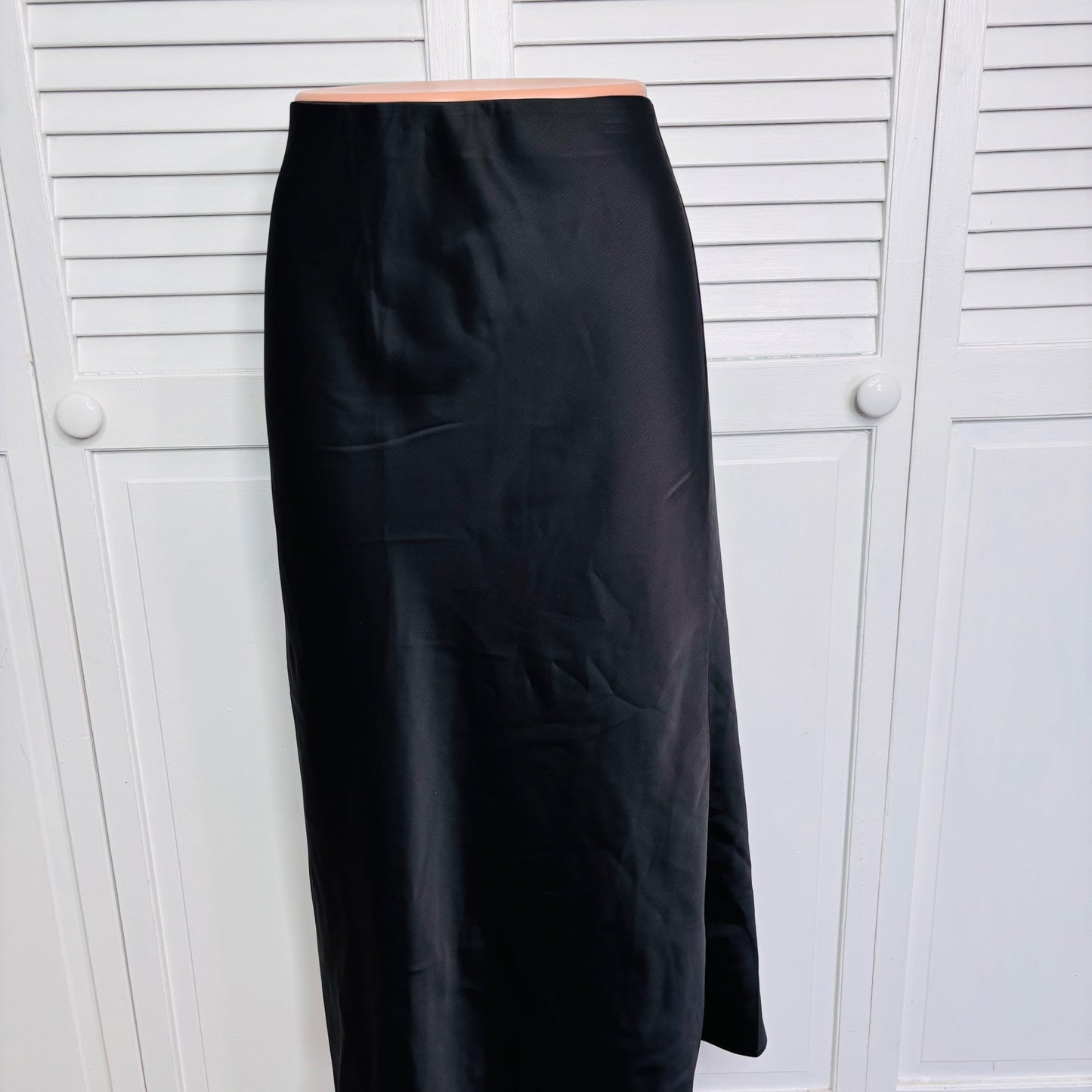 DYNAMITE Satin Midi Skirt in Black Size Large