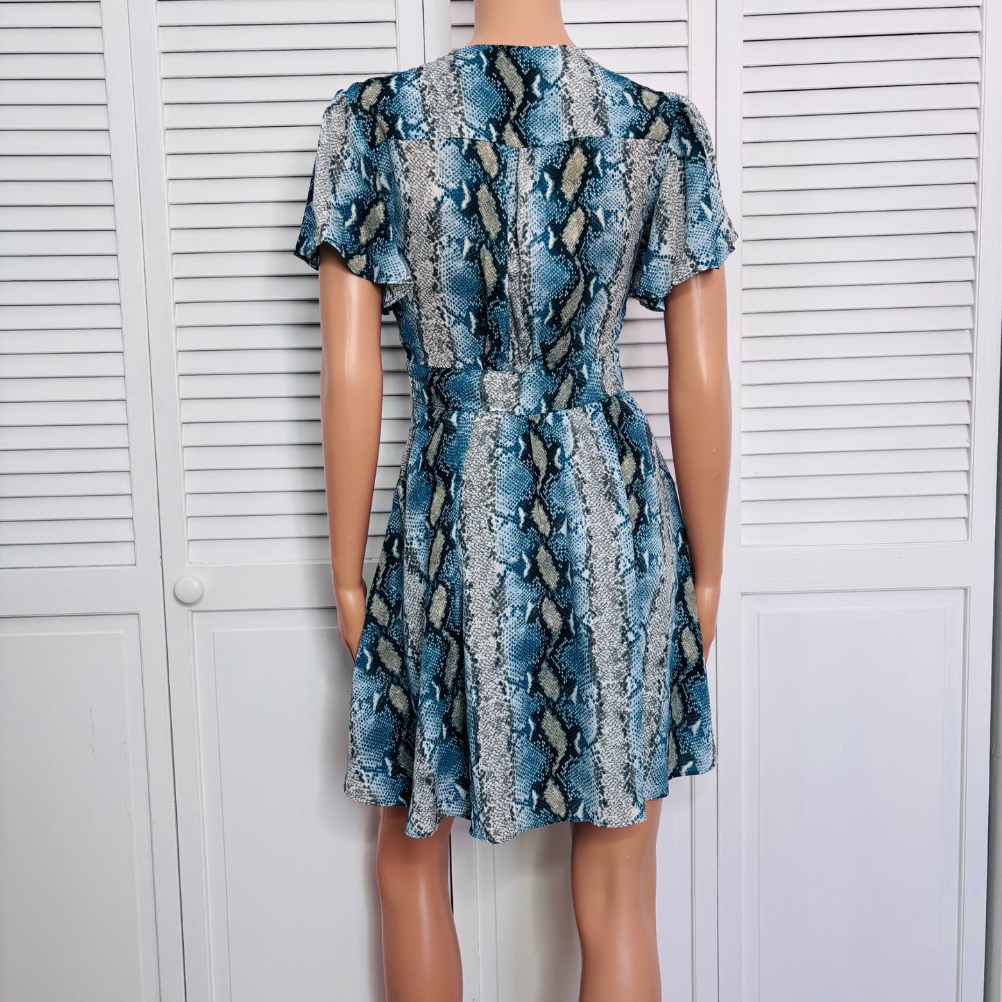 NEW BUDDY LOVE Alba Snakeskin Print Aquamarine Ruffled Dress Size XS