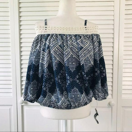 *NEW* A. BYER Cold Shoulder Top Size M