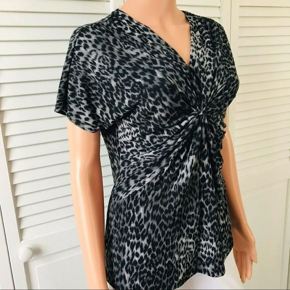 CHICO’S Snow Leopard V-Neck Short Sleeve Shirt Size M