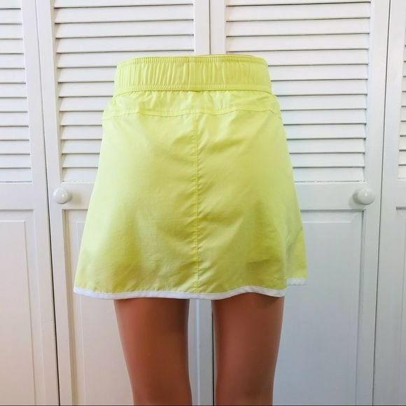COLUMBIA Neon Green Omni-Wick Skort Size XL