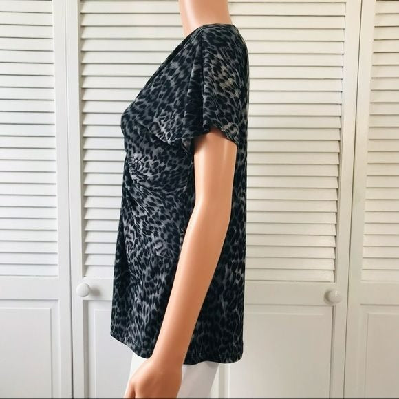 CHICO’S Snow Leopard V-Neck Short Sleeve Shirt Size M
