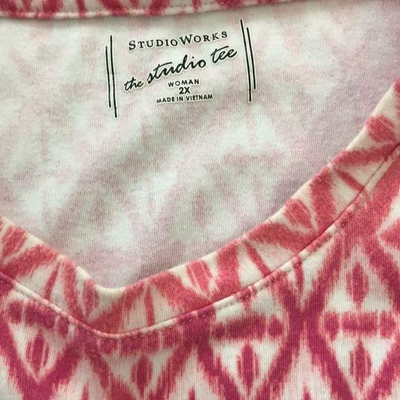 STUDIO WORKS Pink White The Studio Tee