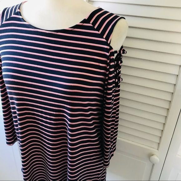 MAURICES Pink Blue Scoop Neck Shirt Size M