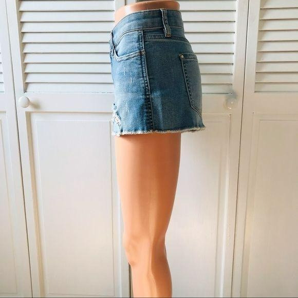 CLUB MONACO Distressed Jean Short Size 2