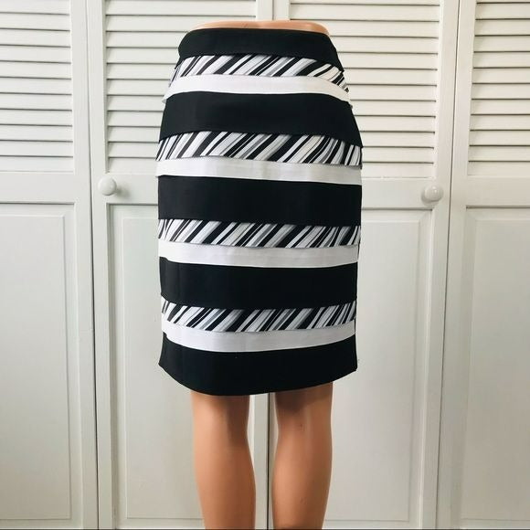 *NEW* WHITE HOUSE BLACK MARKET Black White Bumble Bee Skirt