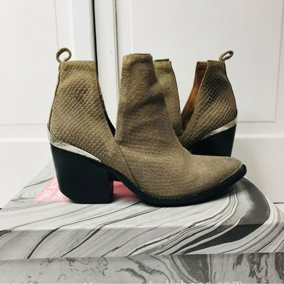 JEFFREY CAMPBELL Cromwell Khaki Matte Snake Pointed Toe Cowboy Boots Size 6