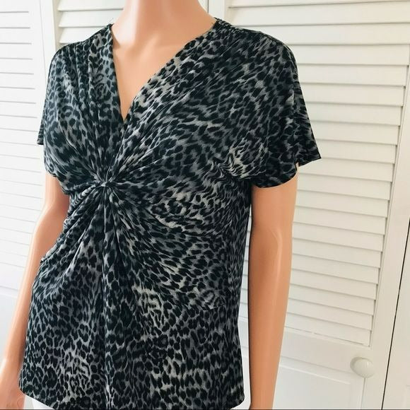 CHICO’S Snow Leopard V-Neck Short Sleeve Shirt Size M