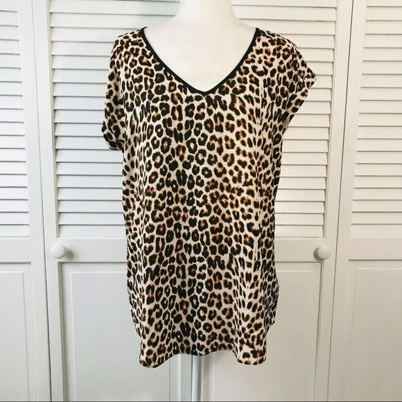 EXPRESS Ivory Cheetah Print V-Neck Short Sleeve Blouse Size L