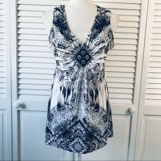 APT. 9 White Black Sleeveless Top