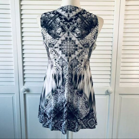 APT. 9 White Black Sleeveless Top