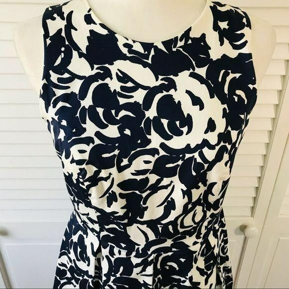 LIZ CLAIBORNE Sleeveless Pleated Dress Size 4