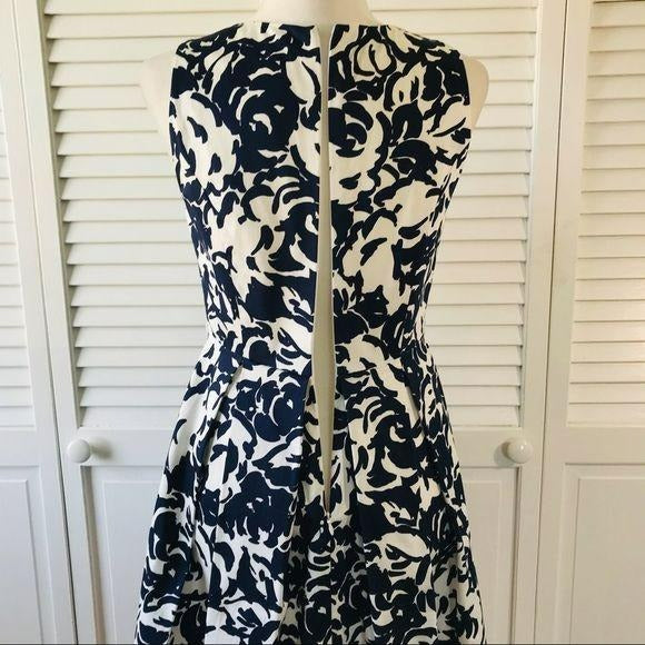LIZ CLAIBORNE Sleeveless Pleated Dress Size 4